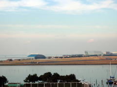中之島大橋から見た木更津自衛隊基地